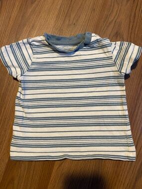 ✨8/$10. Nutmeg. Blue & White Striped baby tee. 3-6 months